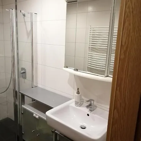 Moderne Ganze 1km Zum Funpark Und Nur 15 Minuten Nach Nuernberg Apartment
